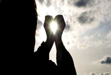 海星体育：老将不容易！韩德君带伤出战半场6分钟5犯 仅2板2助.